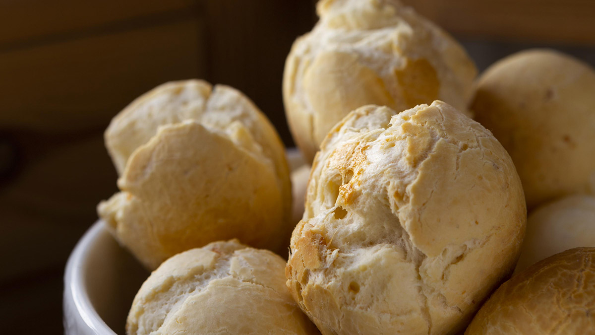 O Verdadeiro Pão de Queijo Mineiro que Só Quem É de Casa Conhece!