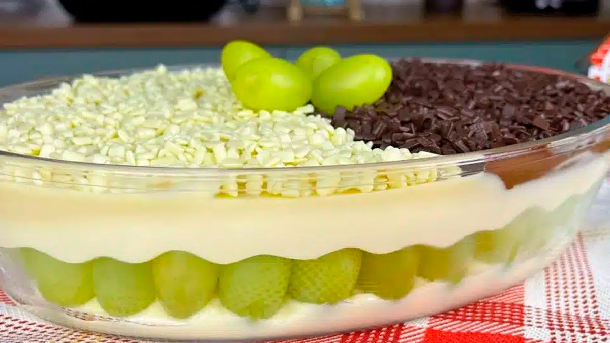 Receita de bombom de uva na travessa